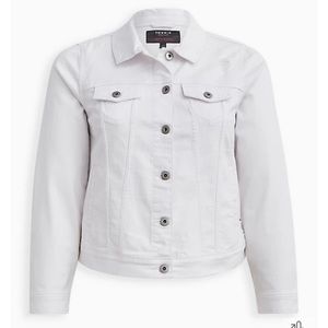 TORRID SIZE 5 WHITE DESTRUCTED CROPPED DENIM TRUCKER JACKET 5X WOMENS PL…